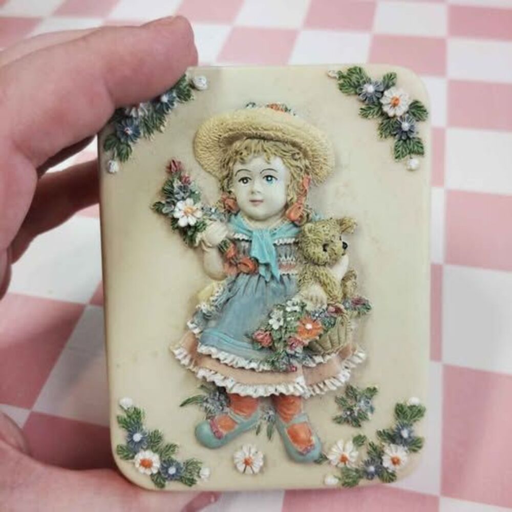 Whimsical/Cottage core Vintage Ceramic Trinket Box